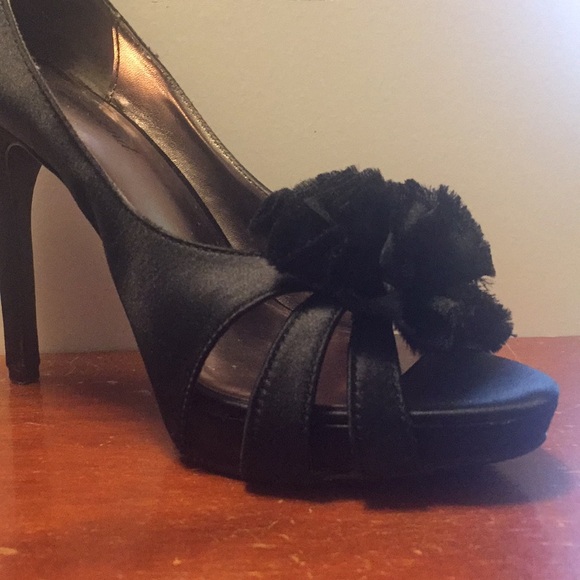 Lulu Townsend Black Heels - Picture 4 of 6